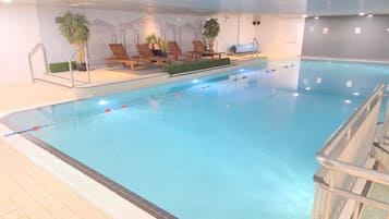 Indoor pool, pool loungers
