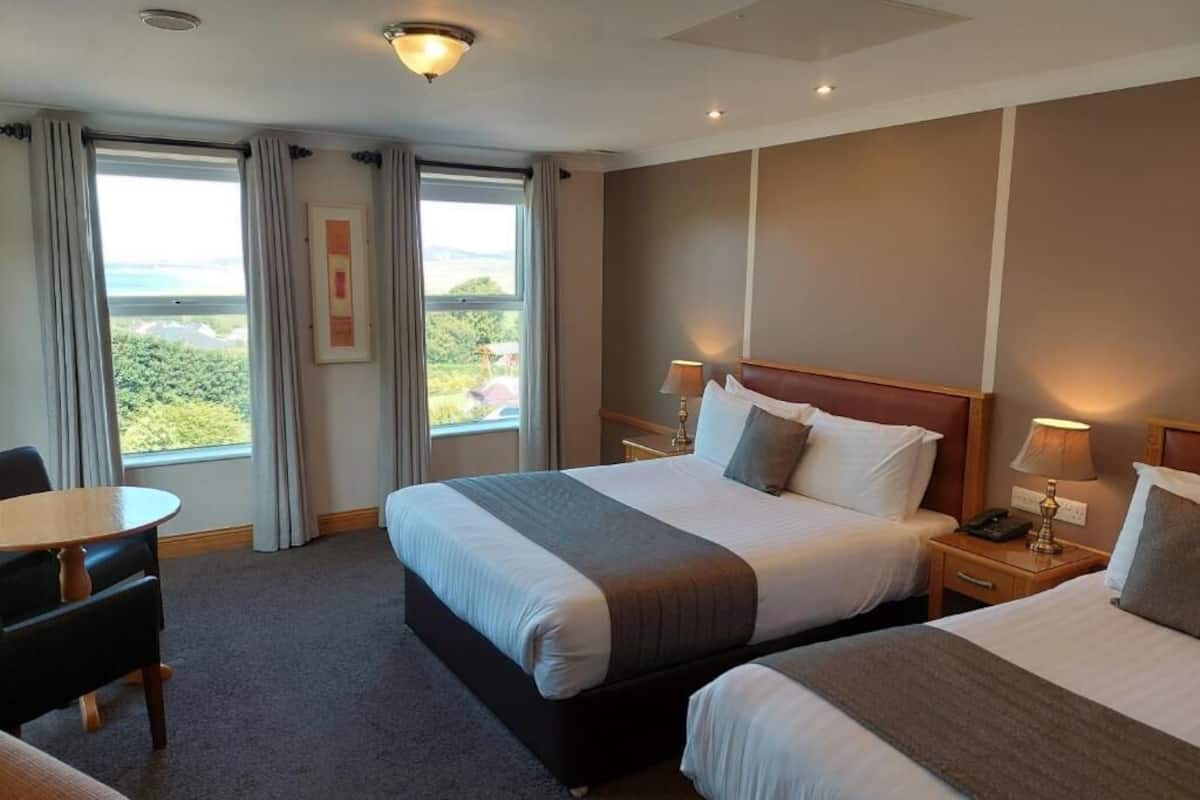 Chambre Supérieure | Coffres-forts dans les chambres, bureau, fer et planche à repasser