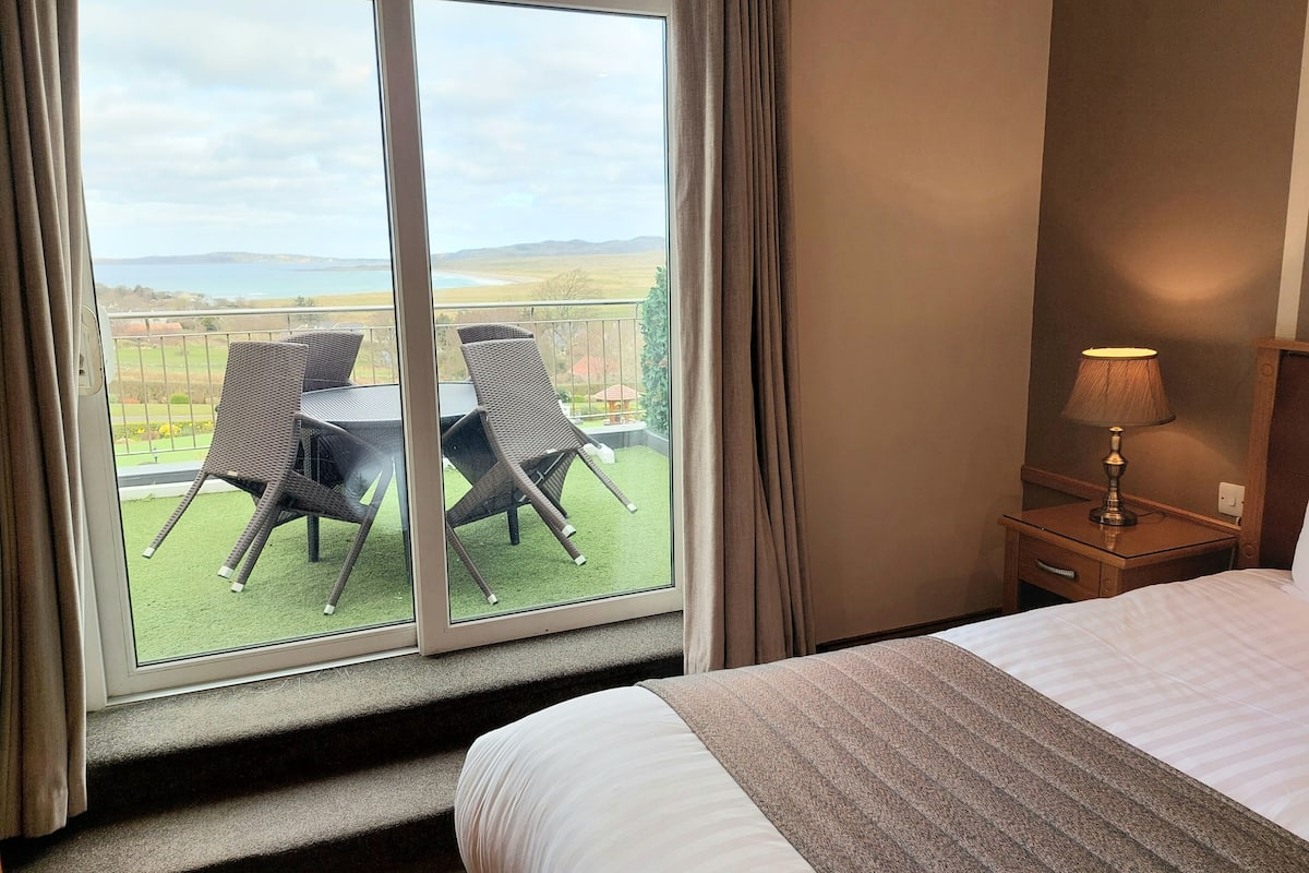 superior double room, 1 bedroom, balcony | 1 bedroom, in-room safe, desk, iron/ironing board