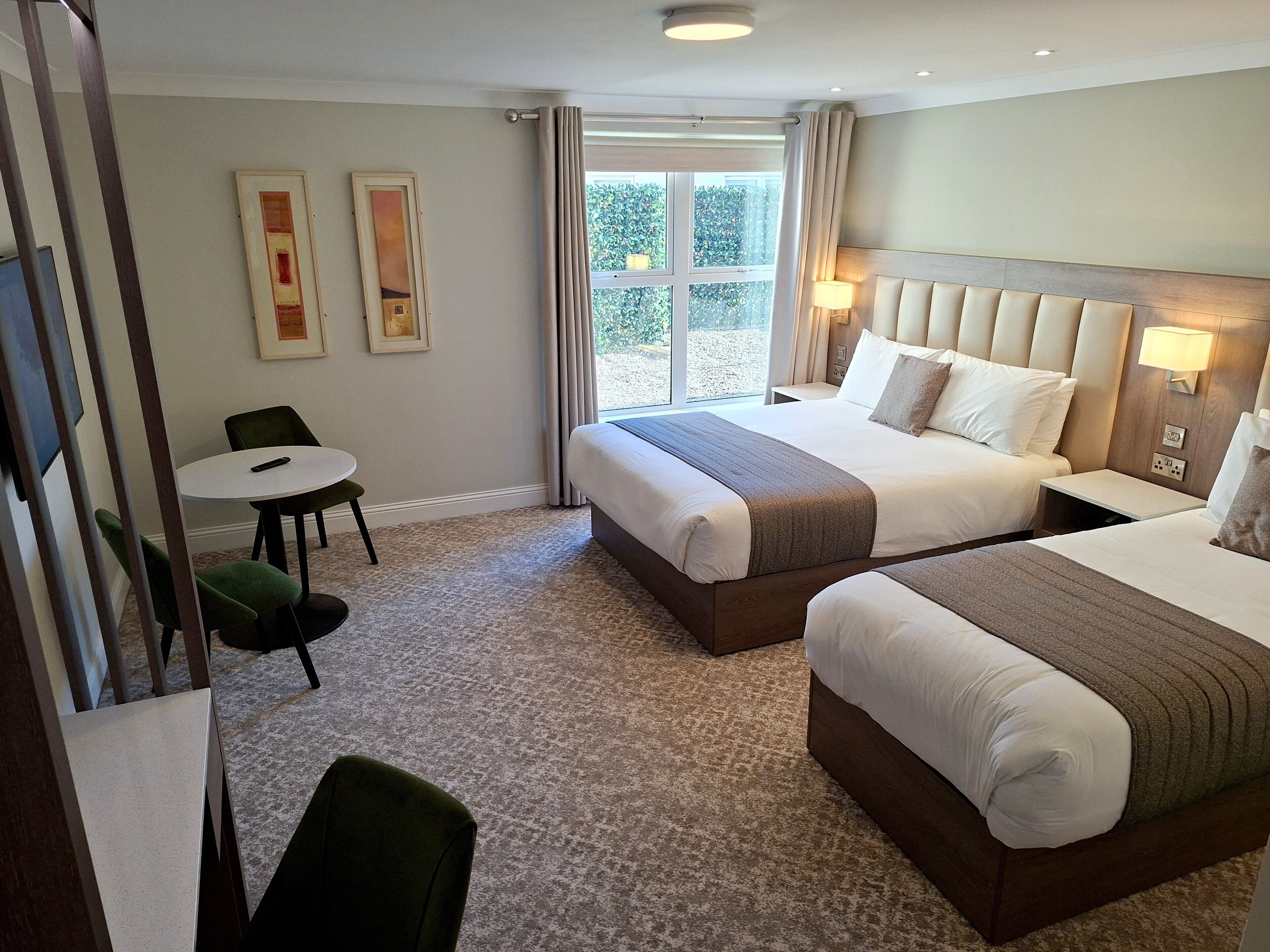 Standard Double or Twin Room, 1 Bedroom | Peti besi dalam bilik, meja, seterika/papan seterika, Wi-fi percuma 