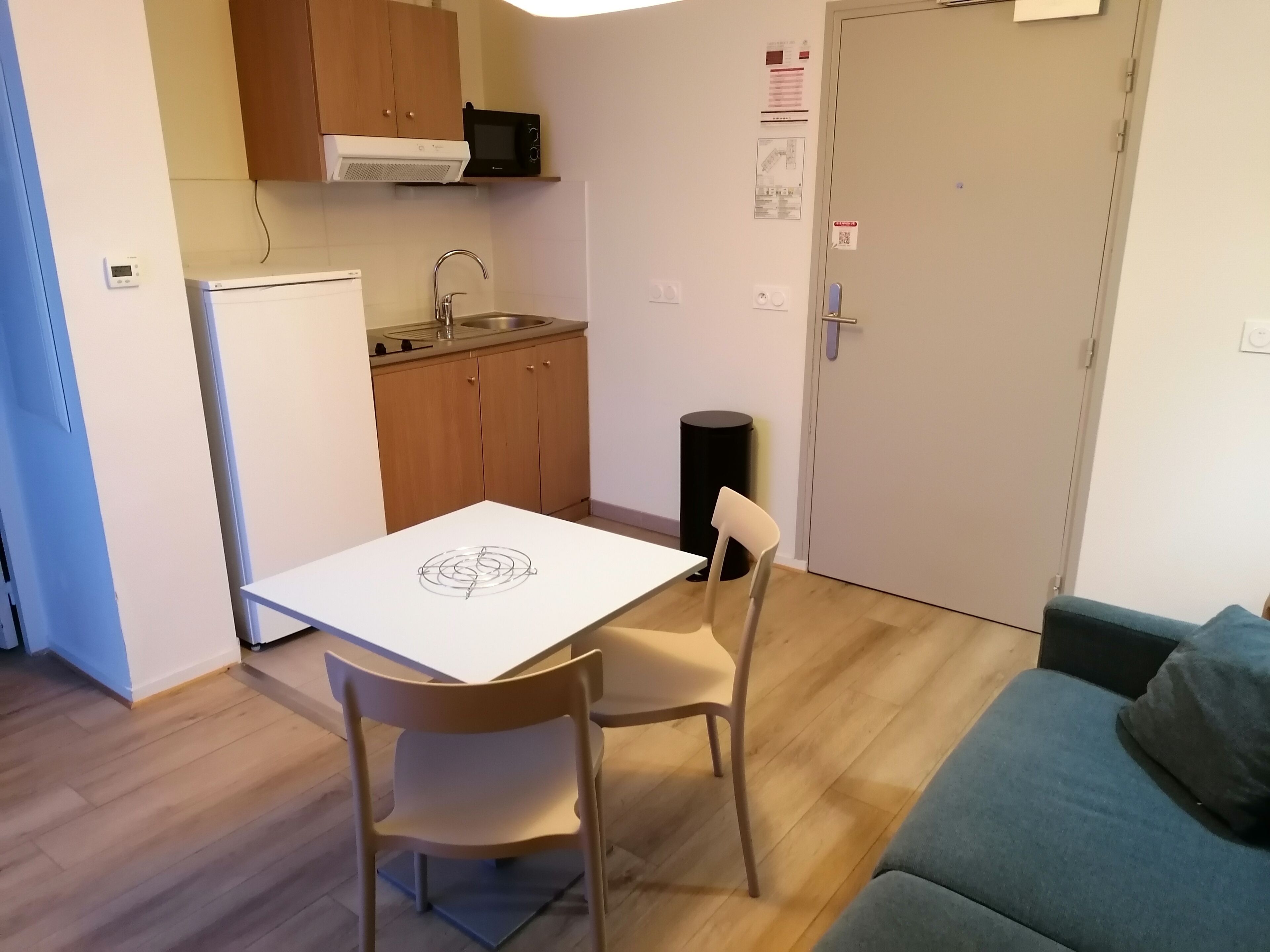 60-厘米纯平电视（配备数码频道）