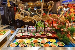 2 Restaurants, Frühstück, Mittagessen, Abendessen, chinesische Küche