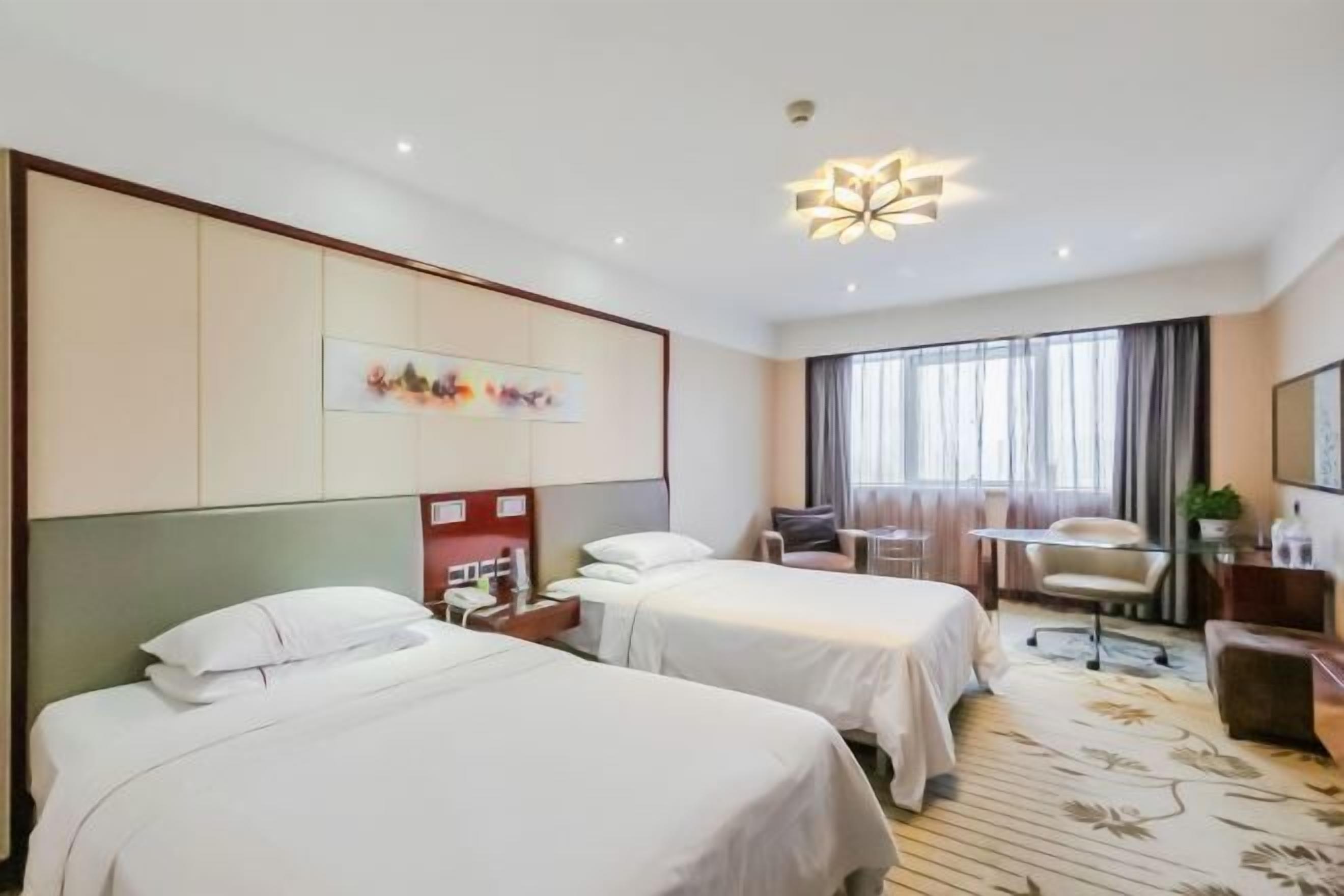 Minibar, skrivebord, blendingsgardiner og lydisolert