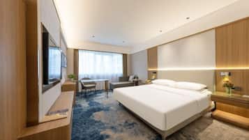 Minibar, escritorio, cortinas blackout y sistema de insonorización
