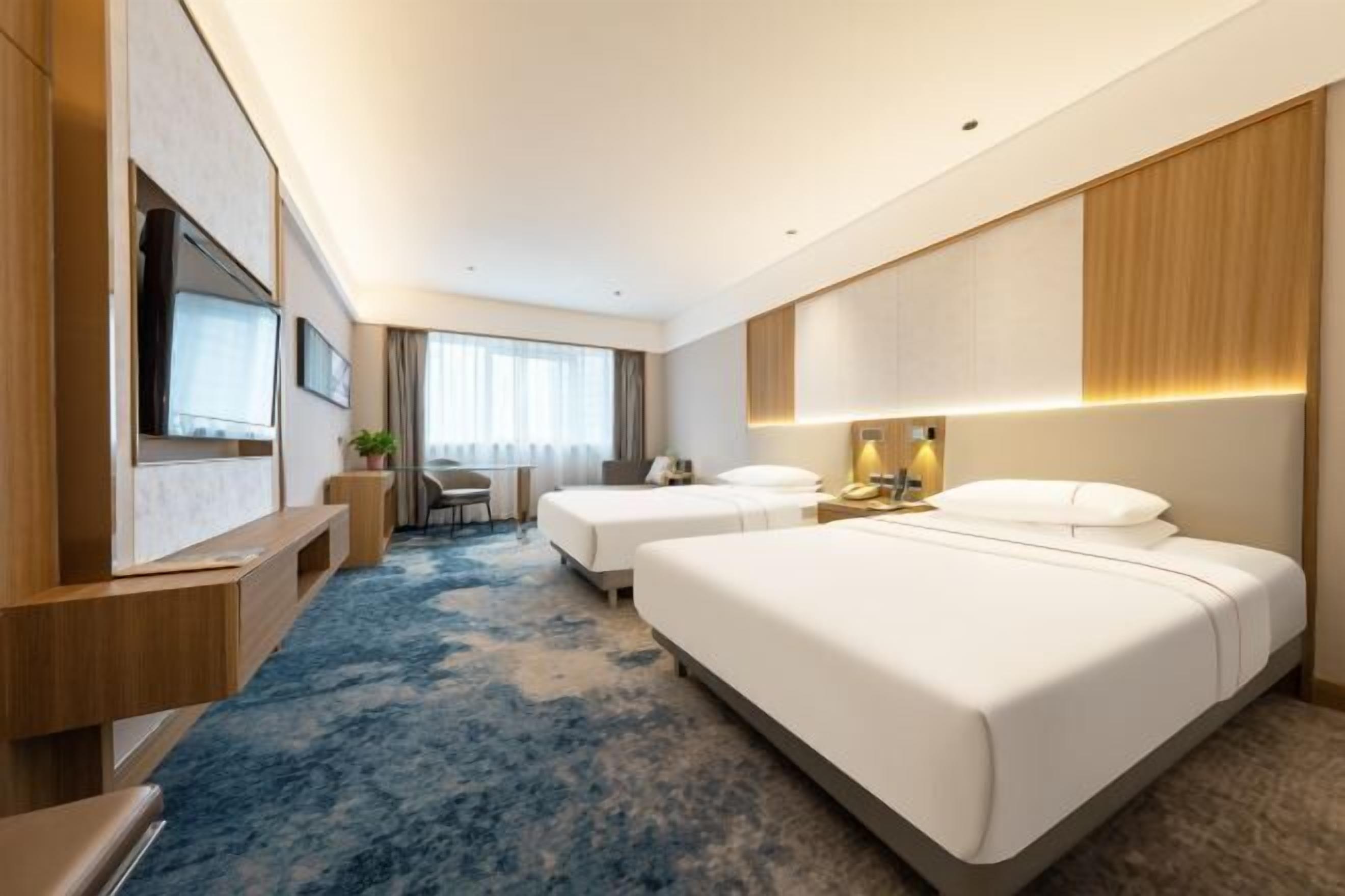 Minibar, escritorio, cortinas blackout y sistema de insonorización 