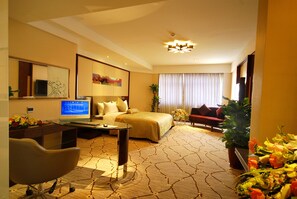 A hotel room with a bed, desk, chair, and a large window with curtains. - Inzone Garland Hotel Jinan (Jinan)