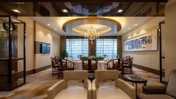 2 restaurants, breakfast, lunch, dinner served; Chinese cuisine