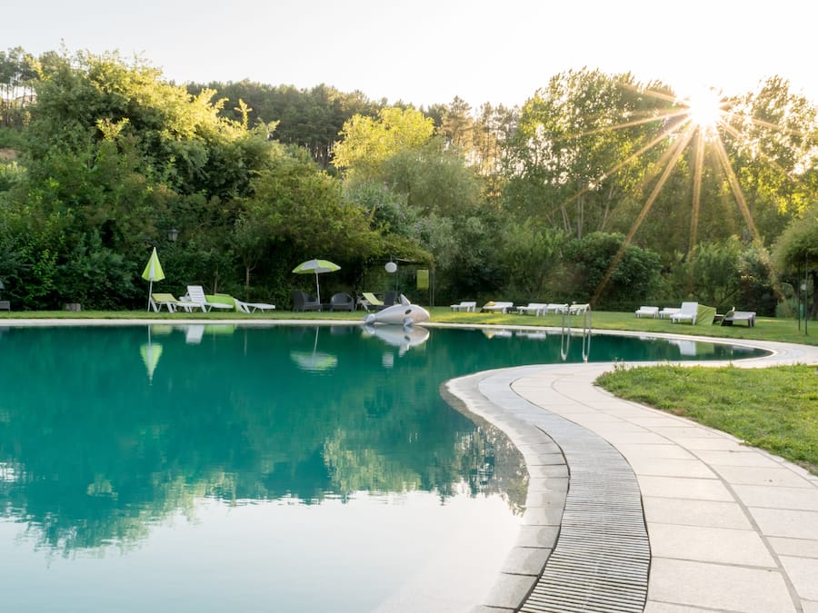 Kolam renang tertutup, kolam renang terbuka