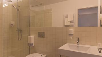 Studio | Bathroom | Hair dryer, towels
