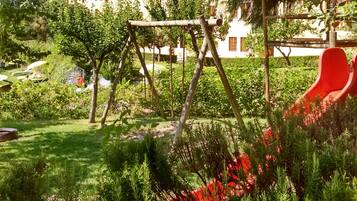 Área de juegos infantiles al aire libre