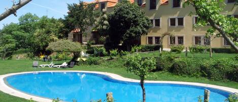 Innendørsbasseng og utendørsbasseng