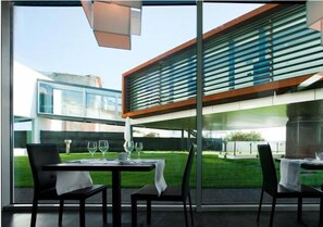 Breakfast, lunch, dinner served; Portuguese cuisine 