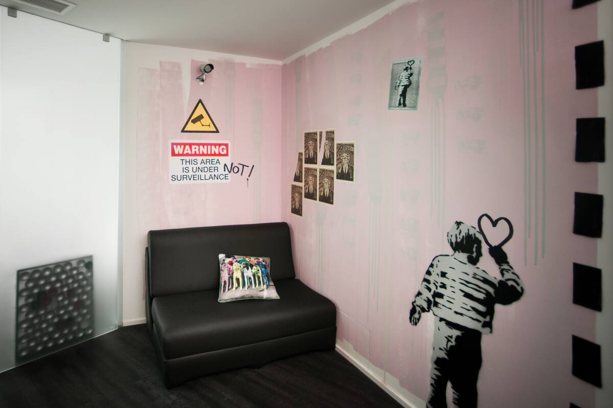 minibar, in-room safe, individually decorated, desk