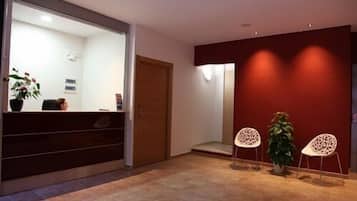 Quầy tiếp tân