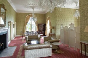 Honeymoon Suite | Desk, iron/ironing board, free WiFi, bed sheets - Donnington Grove Country Club (Newbury)