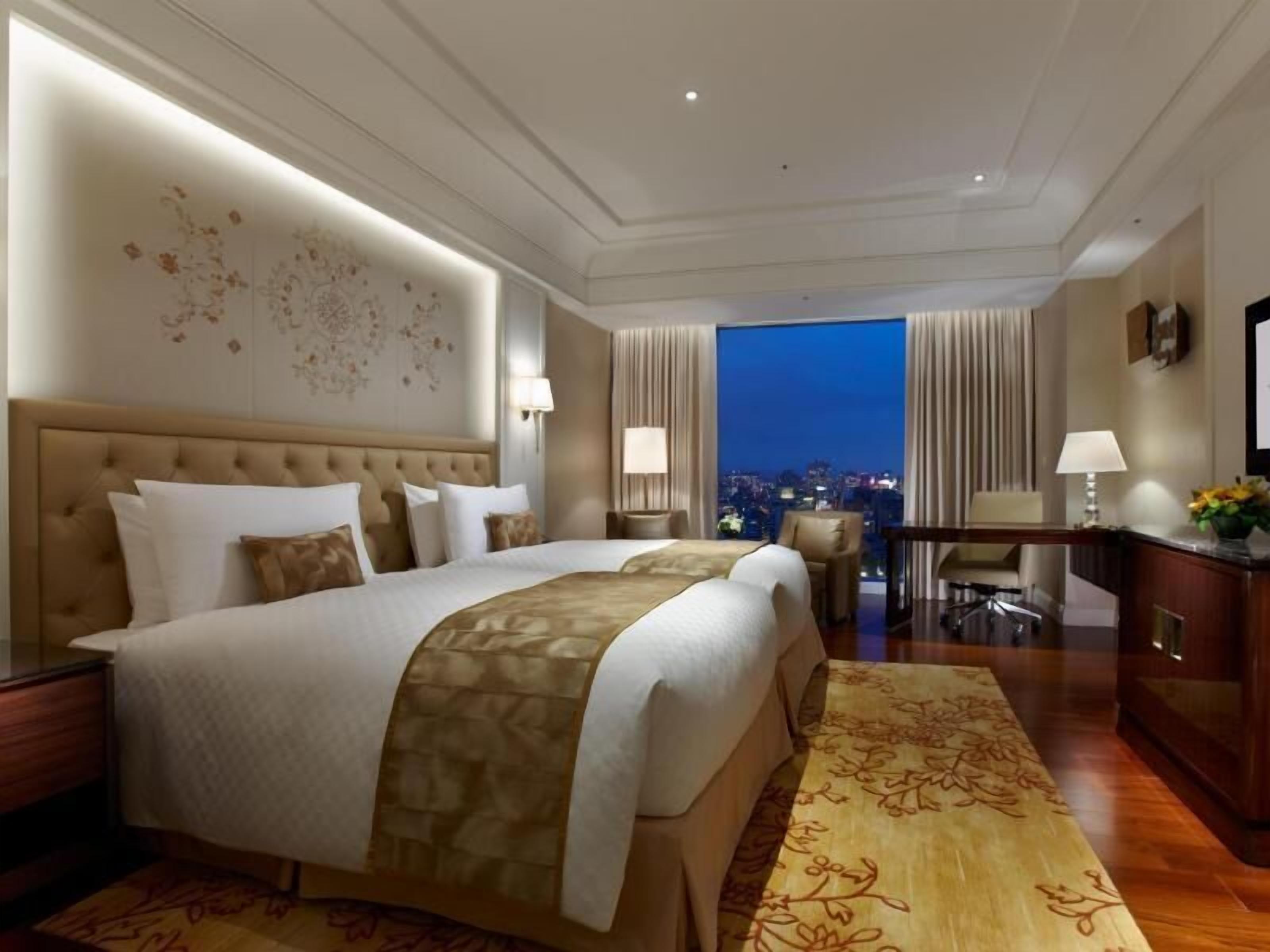 Hochwertige Bettwaren, Daunenbettdecken, Pillowtop-Betten, Minibar
