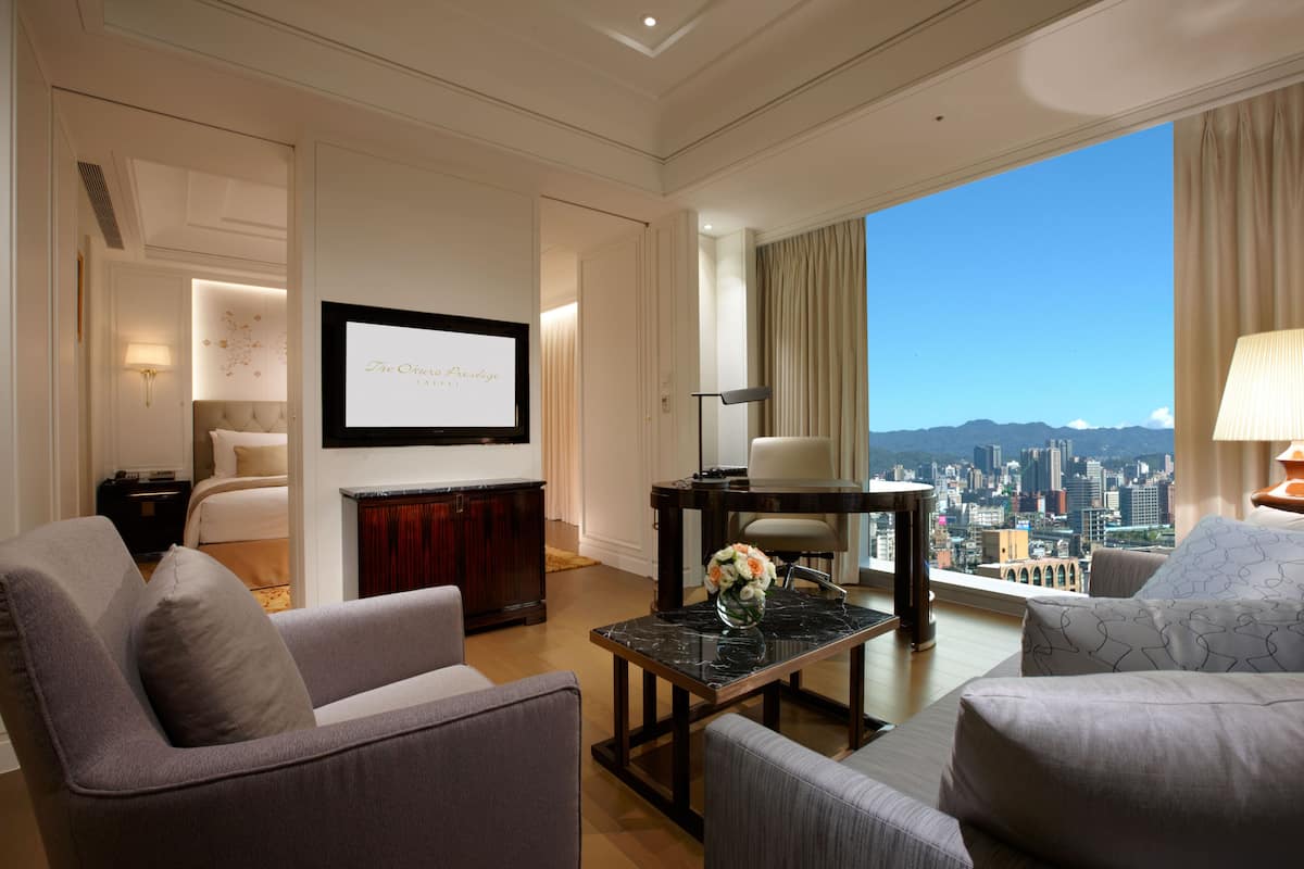 executive room, city view | city view