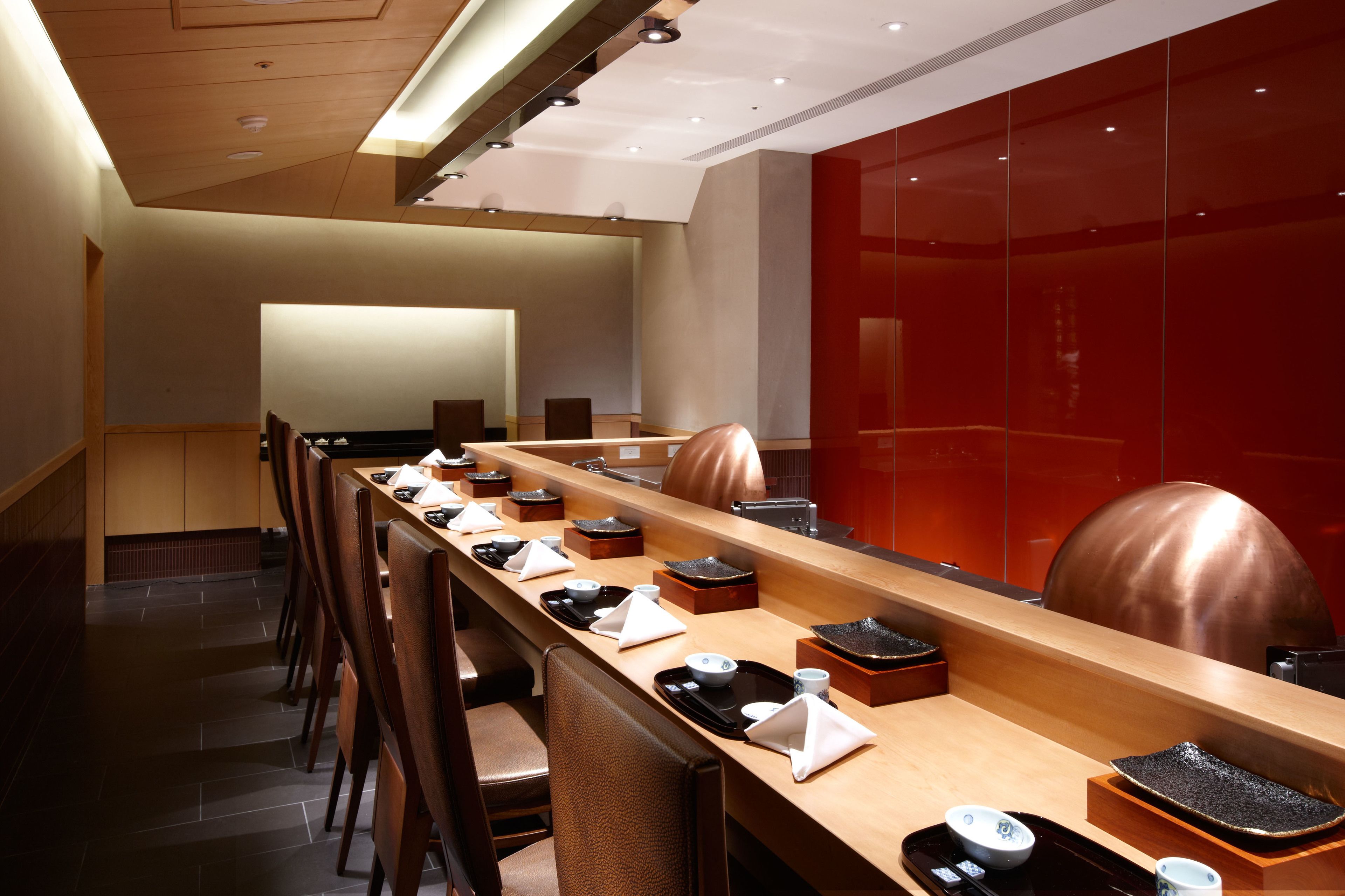 3 restaurants, breakfast, lunch, dinner served; chinese cuisine