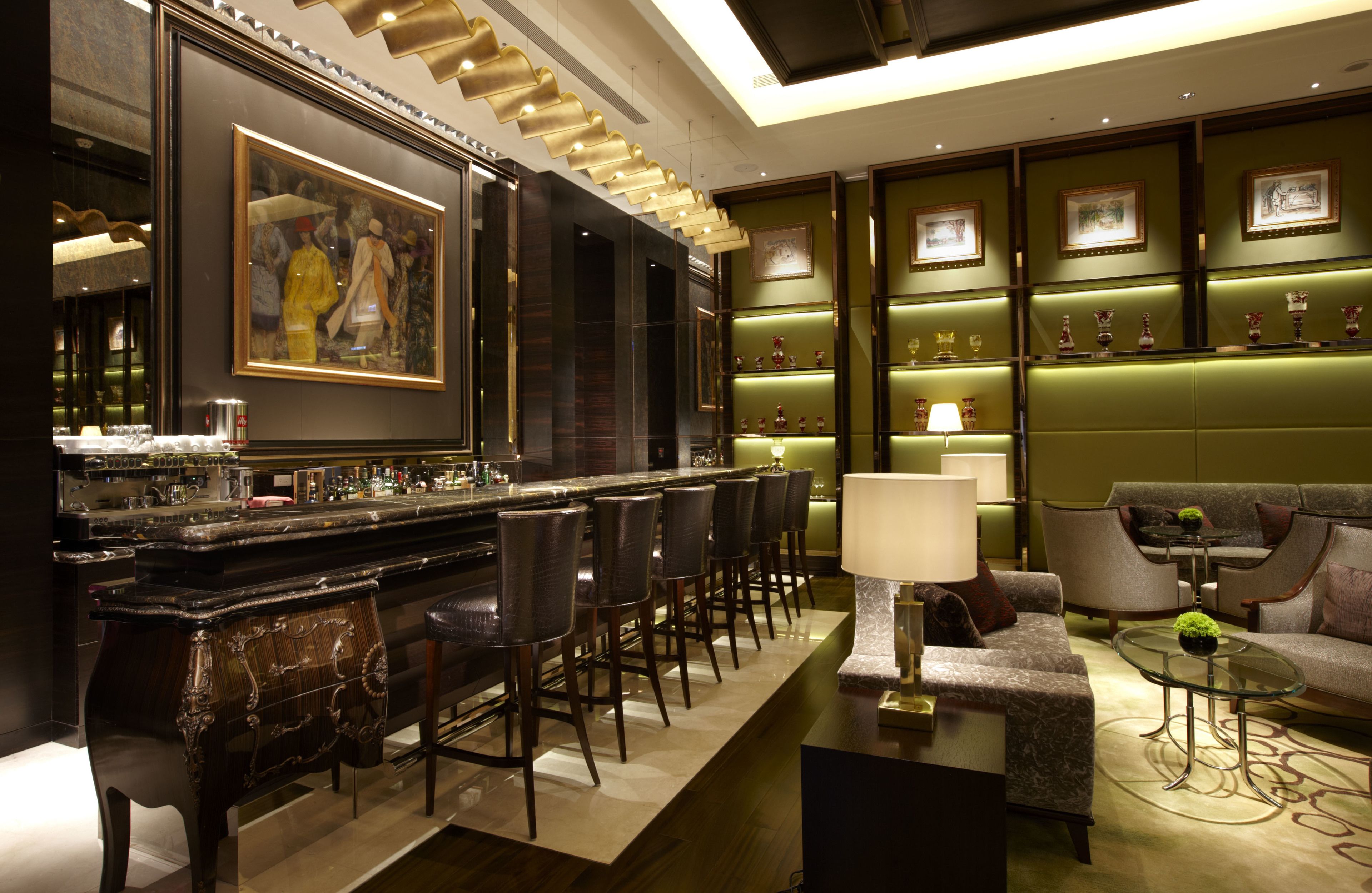 serves lunch and dinner