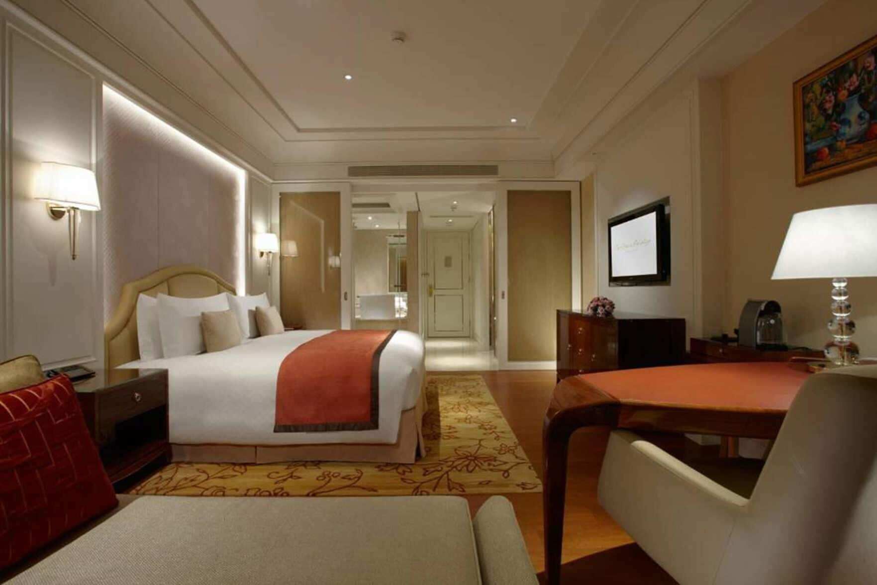 Luxe beddengoed, donsdekens, pillowtop-bedden, een minibar