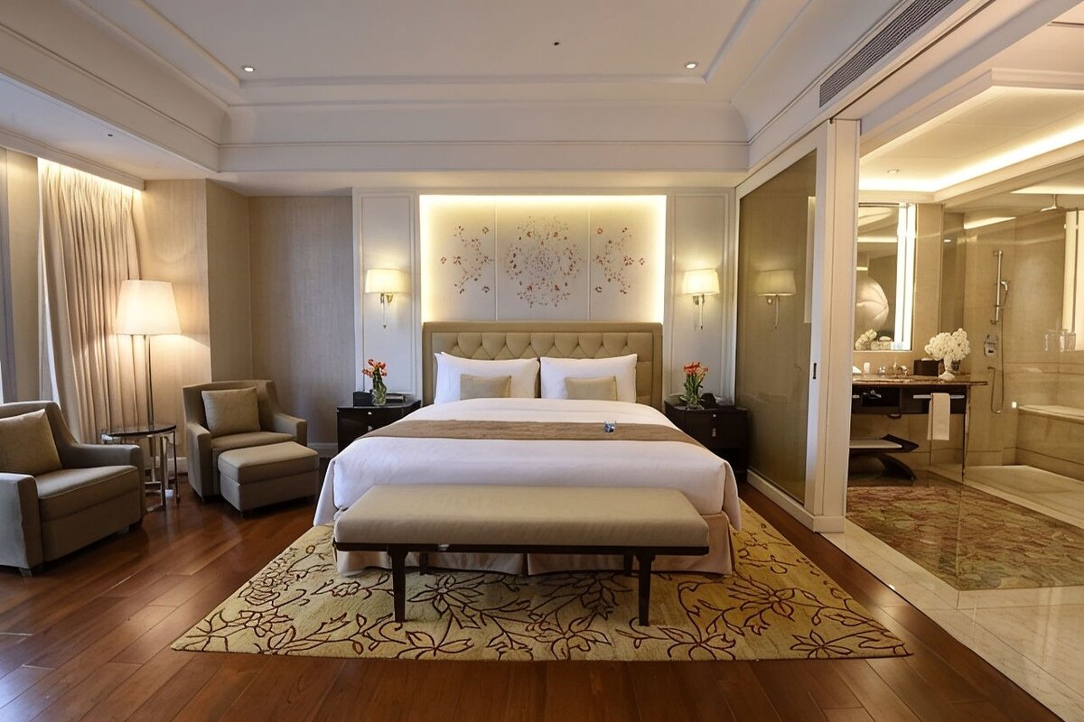 Premium bedding, down duvets, pillow-top beds, minibar