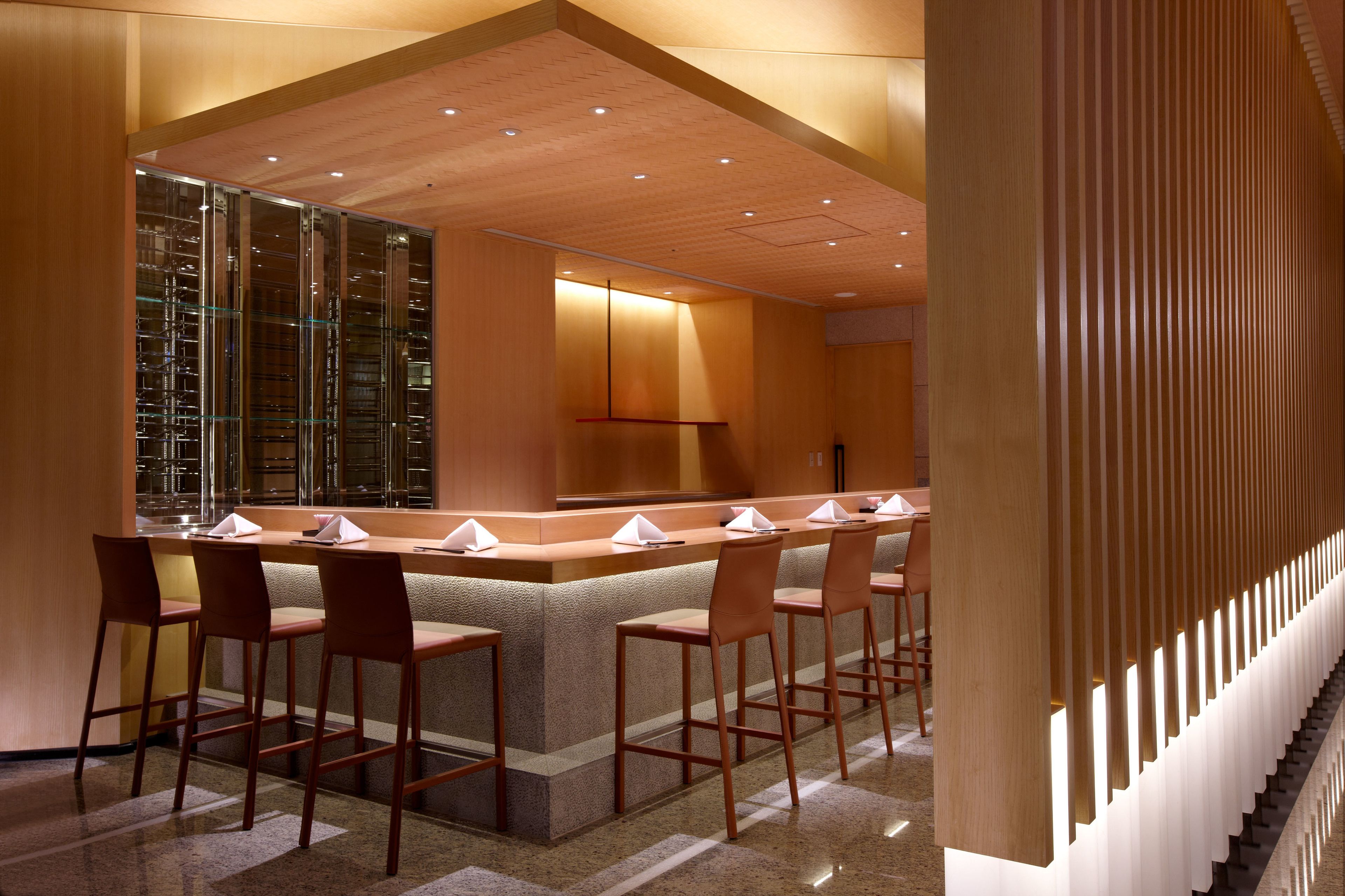 3 restaurants, breakfast, lunch, dinner served; chinese cuisine