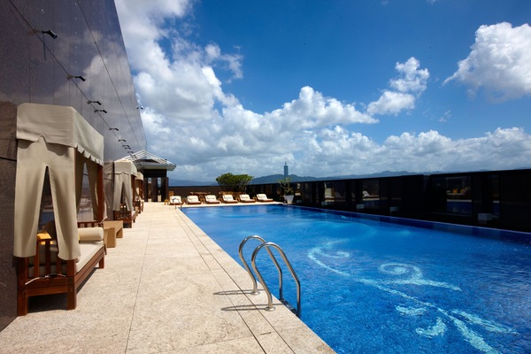 Açık yüzme havuzu