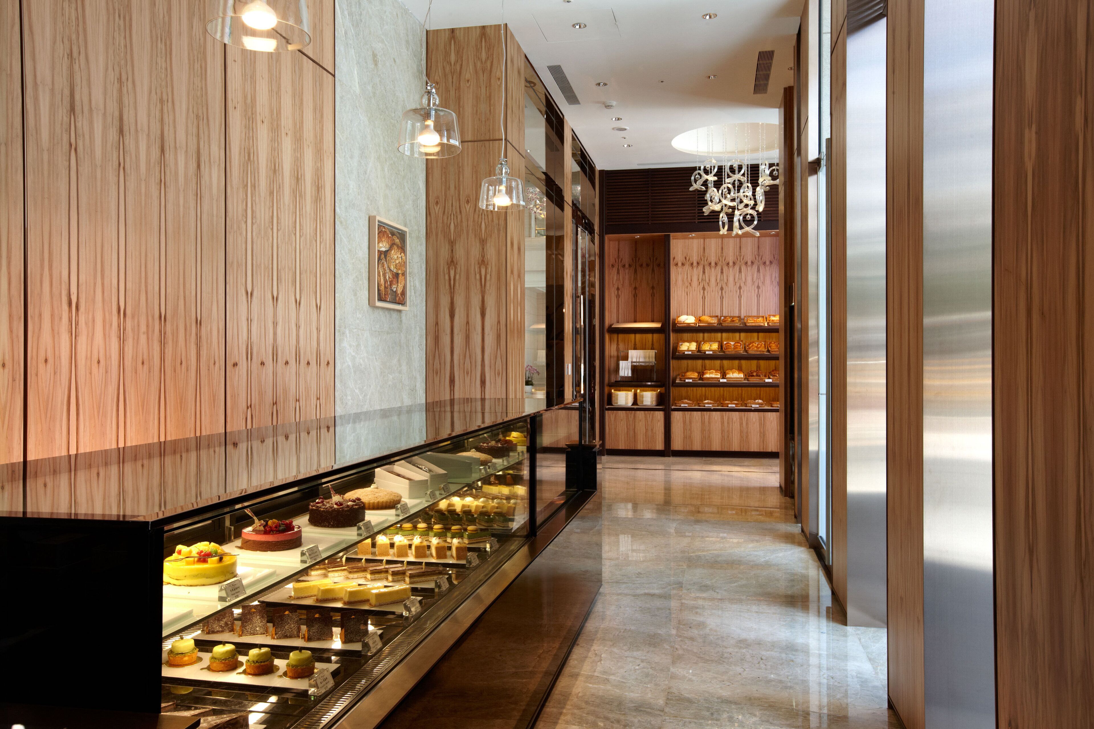 3 restaurants, breakfast, lunch, dinner served; chinese cuisine