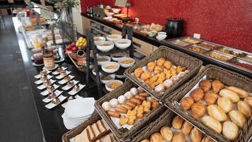 Free daily buffet breakfast