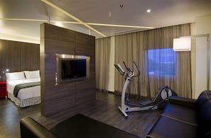 Caja de seguridad en la habitación y escritorio