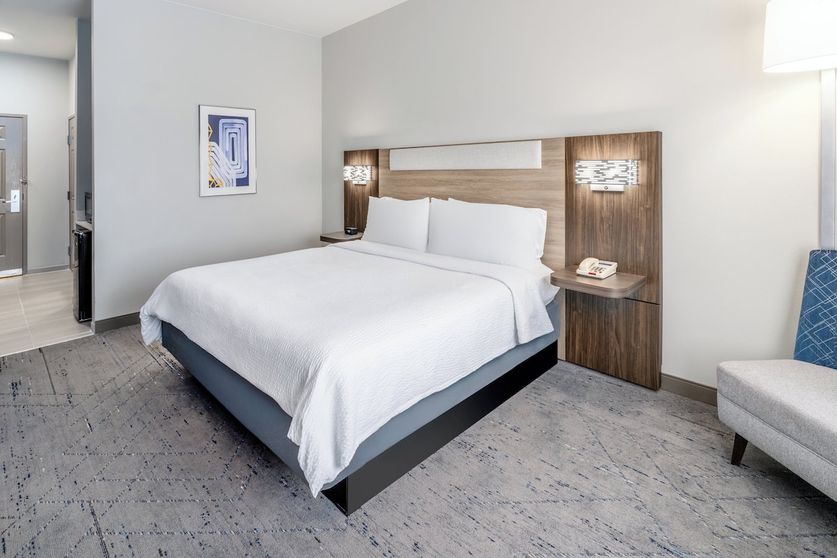 1 bedroom, in-room safe, blackout drapes, iron/ironing board