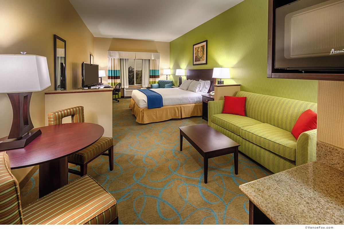 In-room safe, desk, blackout drapes, iron/ironing board