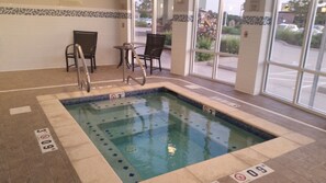 Indoor spa tub - Hilton Garden Inn Olathe (Olathe)
