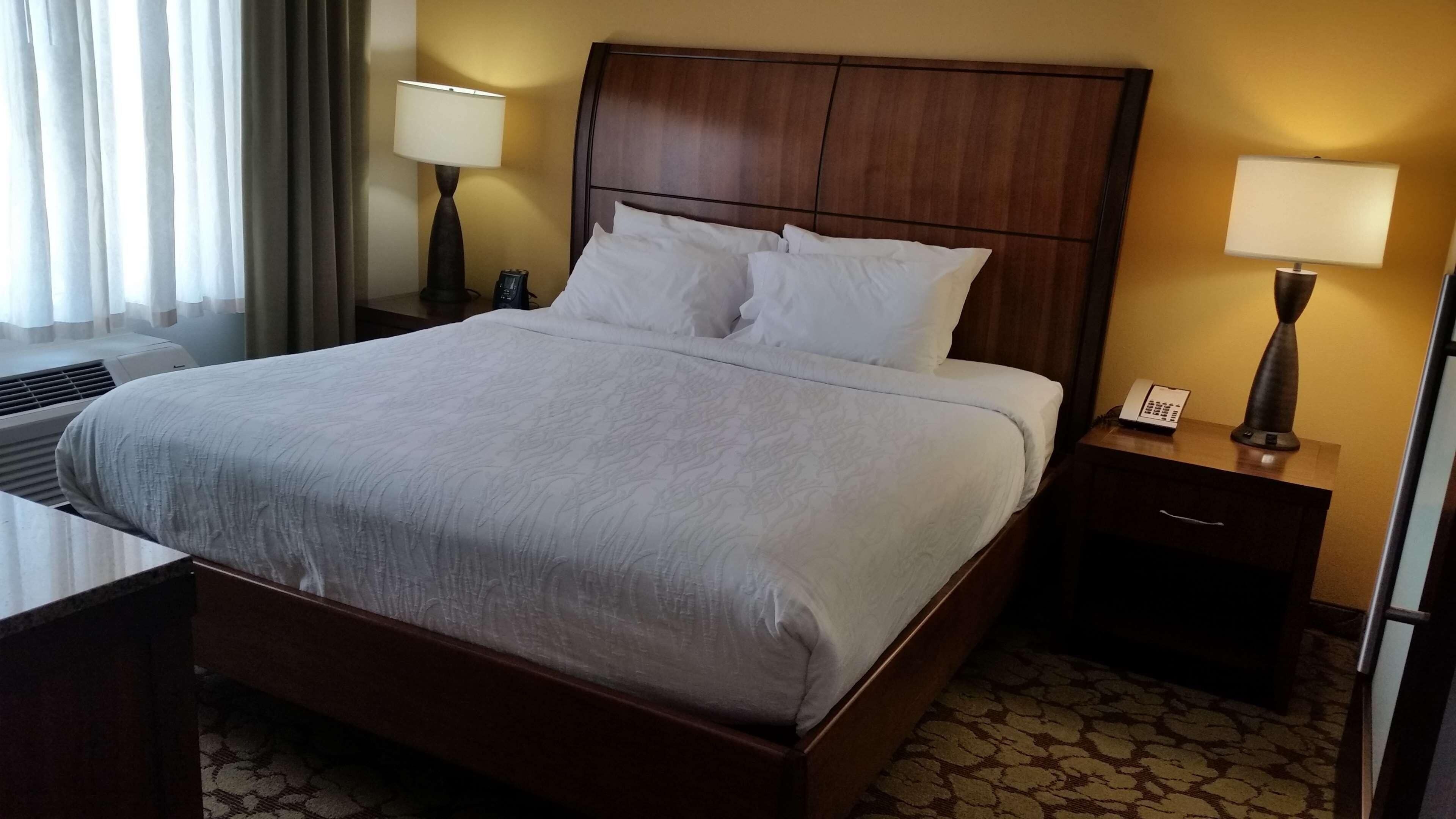 Hypo-allergenic bedding, in-room safe, rollaway beds, free WiFi