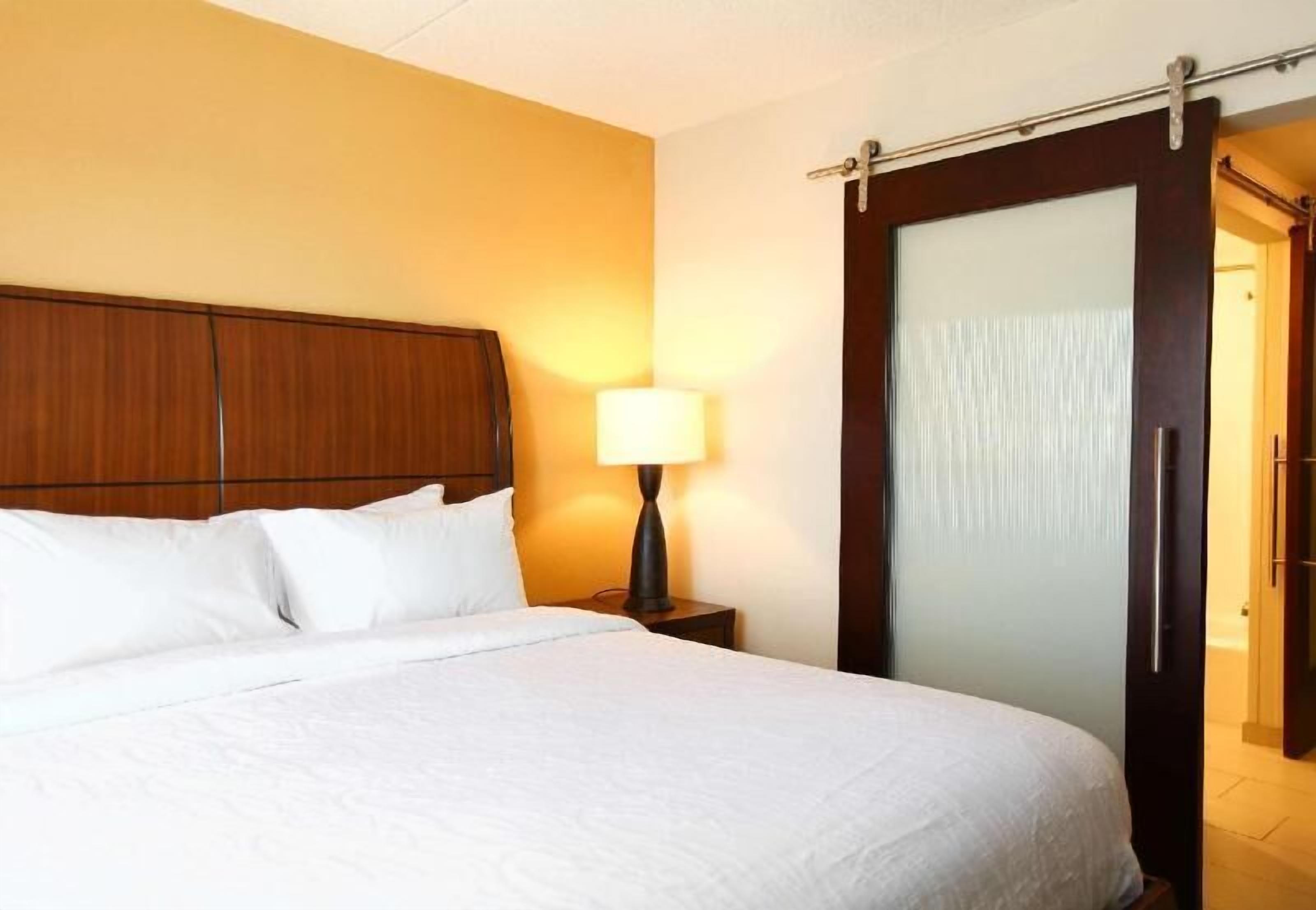 Hypo-allergenic bedding, in-room safe, rollaway beds, free WiFi