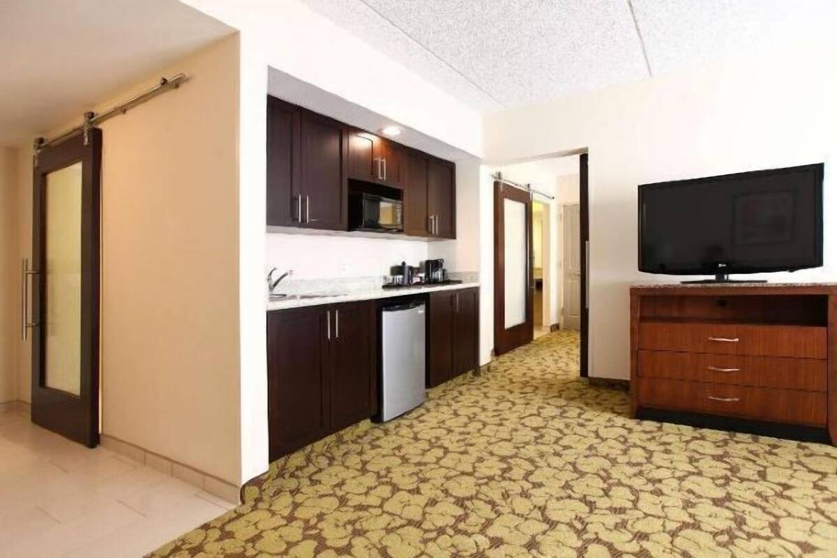 Private kitchen | Fridge, microwave