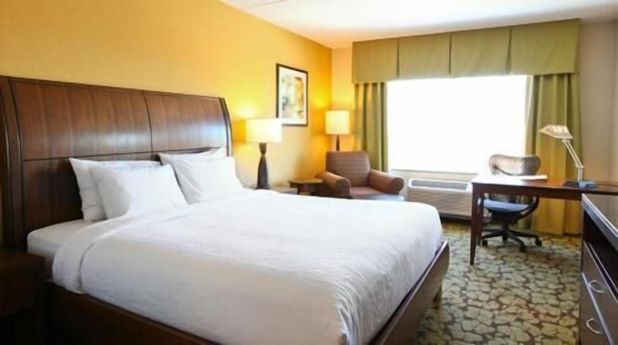 Hypo-allergenic bedding, in-room safe, rollaway beds, free WiFi