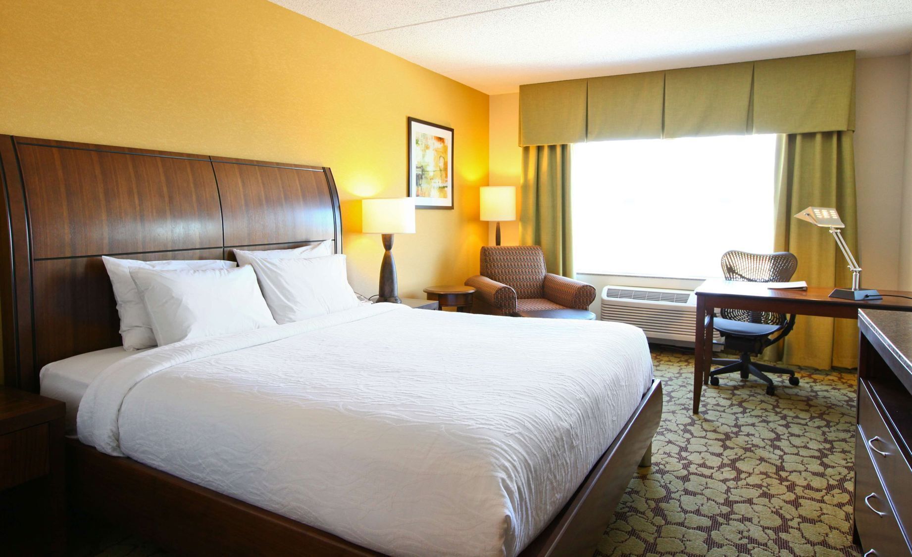 Hypo-allergenic bedding, in-room safe, rollaway beds, free WiFi
