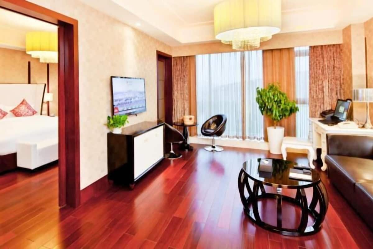 Suite | Living room | LCD TV