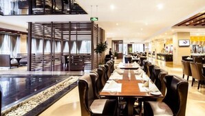 3 restaurants; breakfast, lunch and dinner served  - White Horse Lake Jianguo Hotel (Hangzhou)