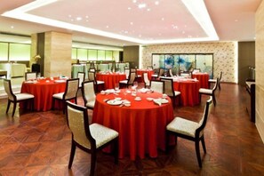 3 restoran, sarapan, makan tengah hari dihidangkan; masakan China