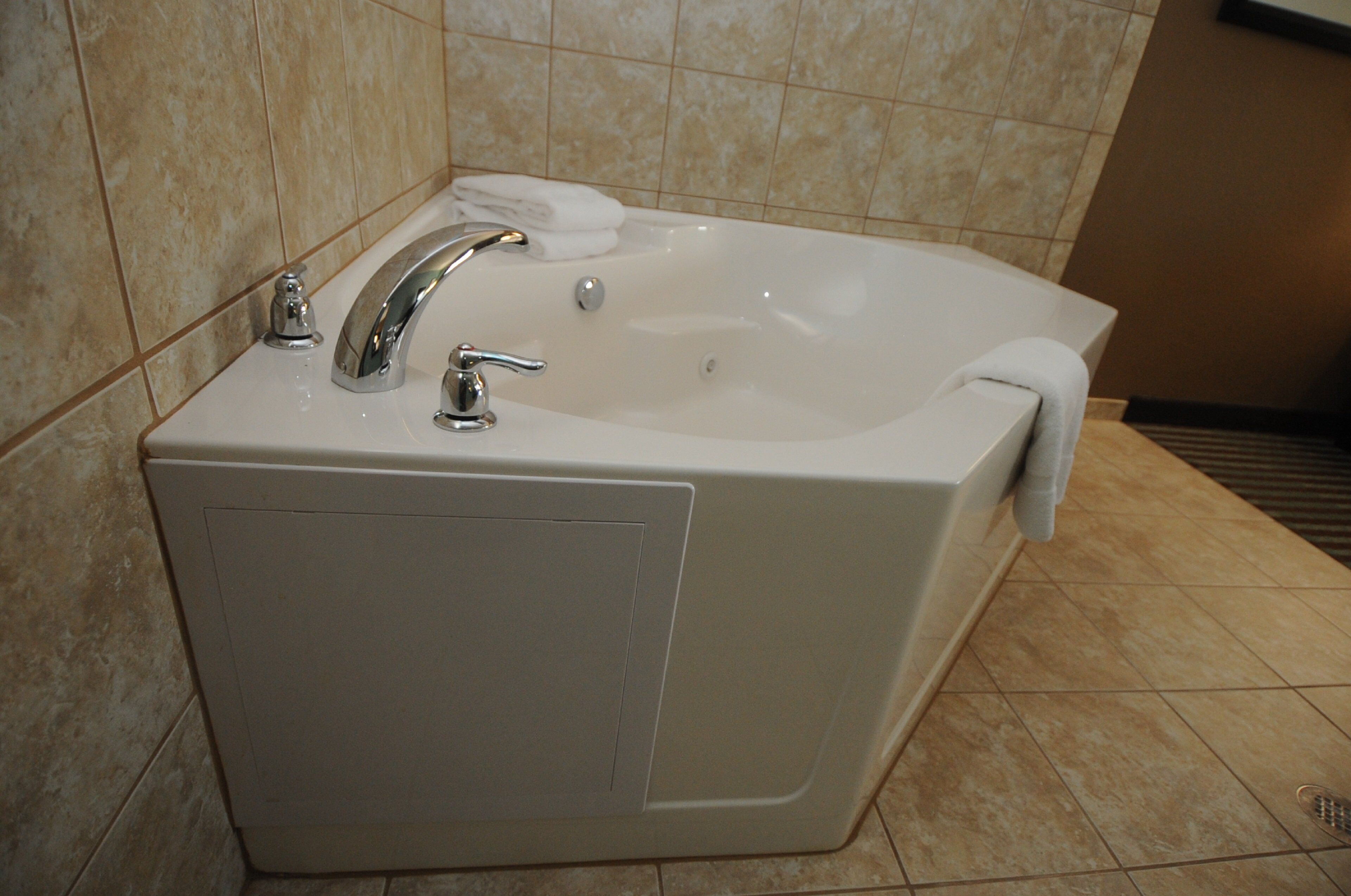 combined shower/bathtub, free toiletries, hair dryer, towels