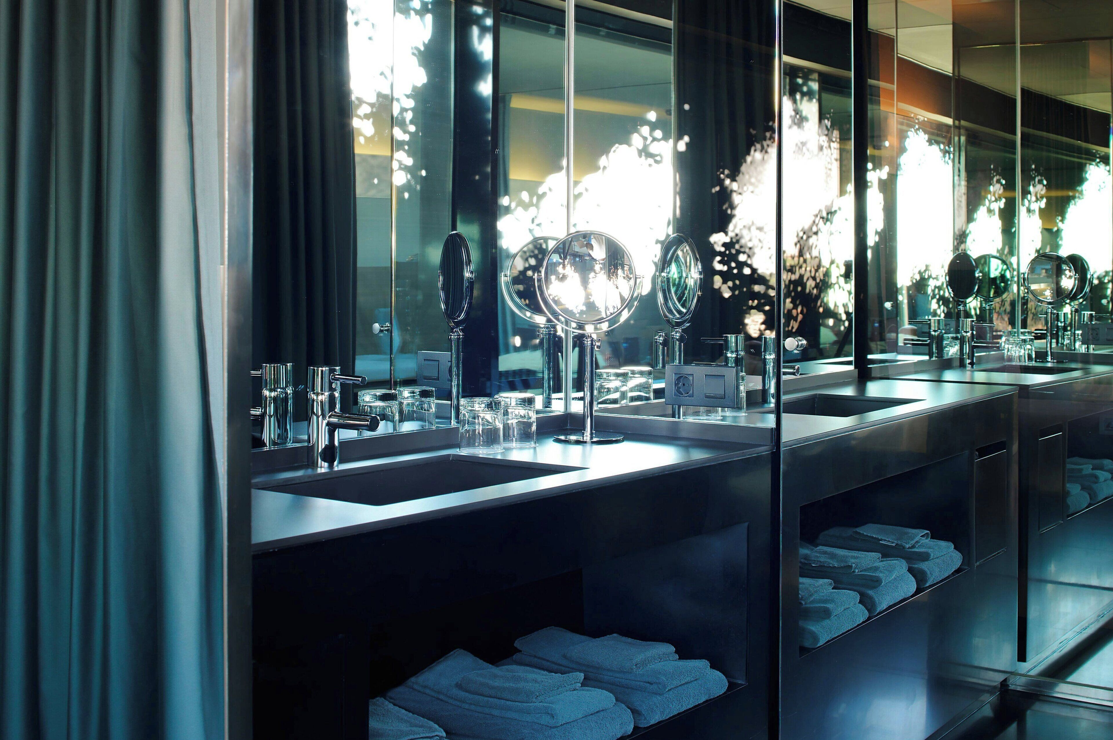 junior suite, 2 single beds, non smoking (city view) | 1 bedroom, in-room safe, individually decorated, individually furnished