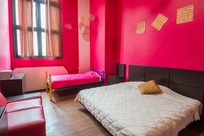 Habitación estándar doble, baño compartido | Edredones de plumas, colchones con acolchado adicional, caja fuerte