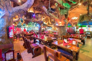 Dining - Tiger Inn (Patong)