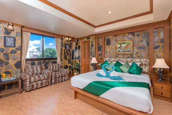 Suite | Minibar, in-room safe, desk, blackout drapes - Tiger Inn (Patong)