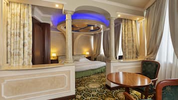 Suite | Minibar, in-room safe, desk, blackout curtains