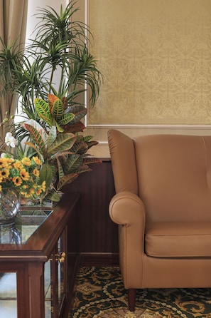 Phòng Suite | Minibar, két bảo mật tại phòng, bàn, màn/rèm cản sáng