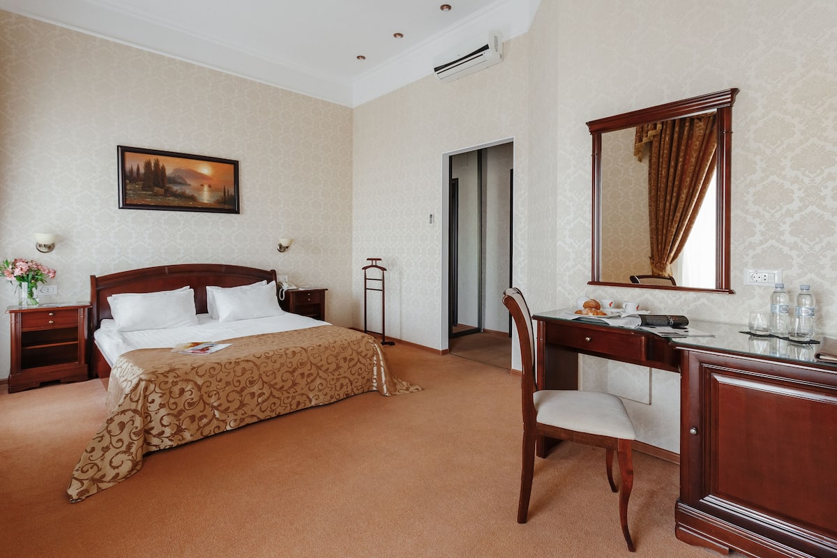 Superior Double Room, City View