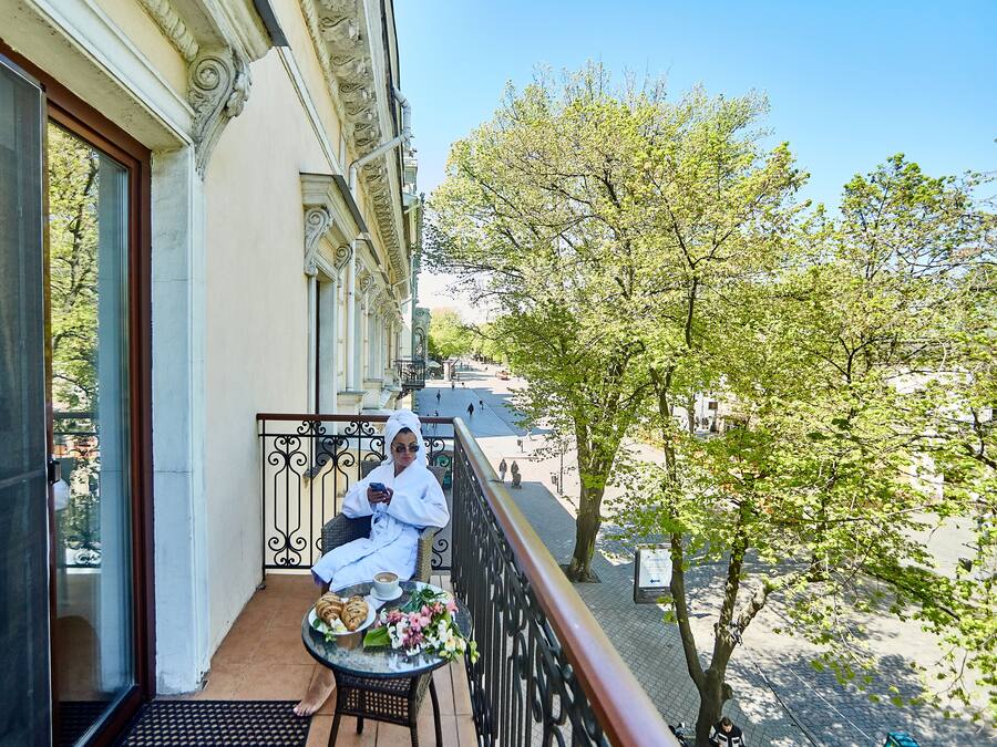 Quarto casal superior, vista para a cidade | Vista da sacada